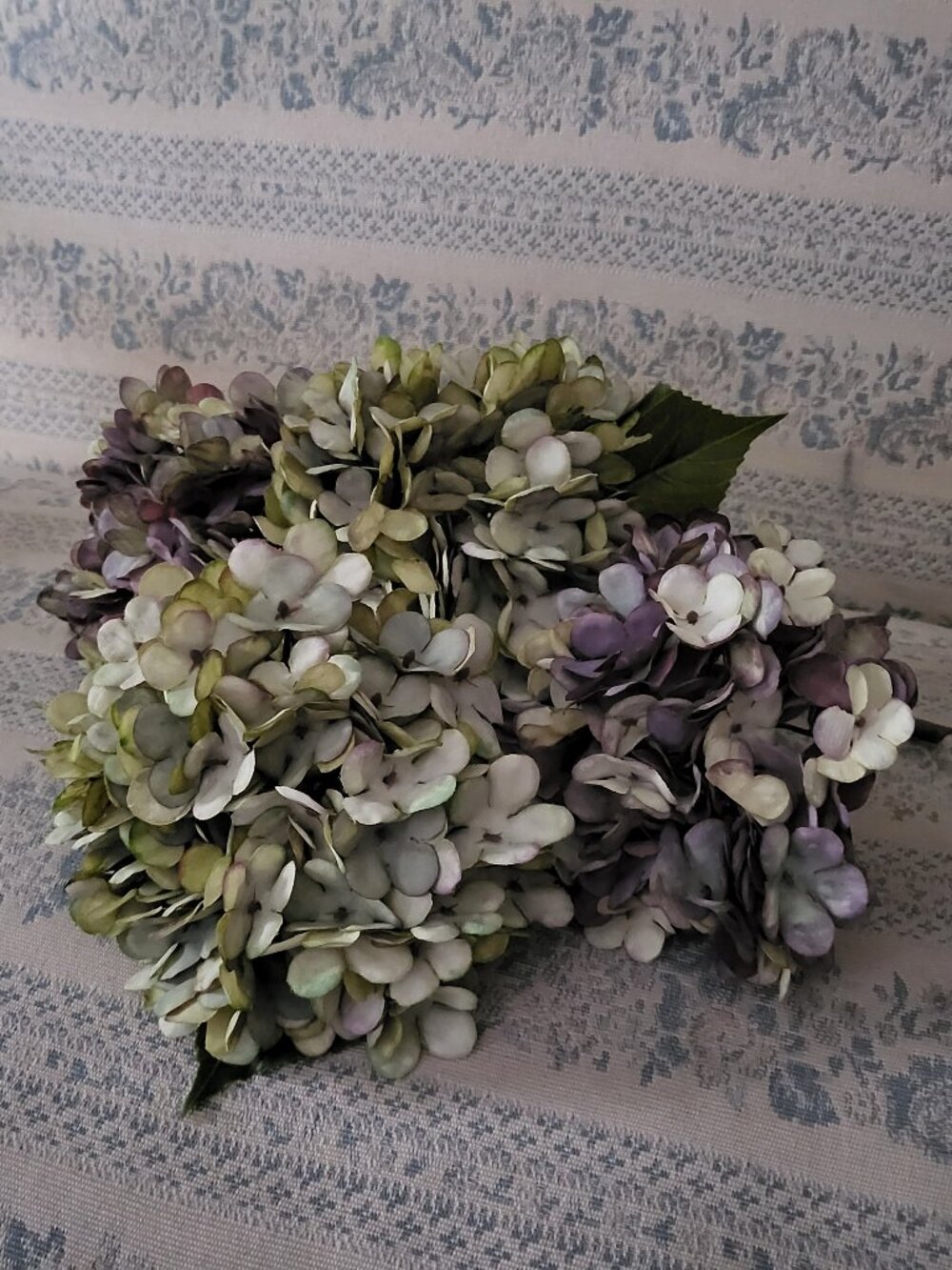 NWOT Set of 4 Realistic Faux Hydrangea Silk Flower Stems Antique Bouquet